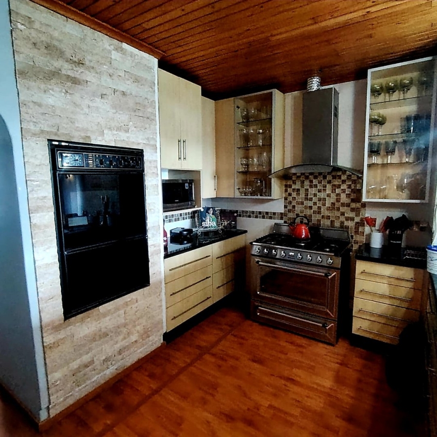5 Bedroom Property for Sale in Beacon Bay Eastern Cape